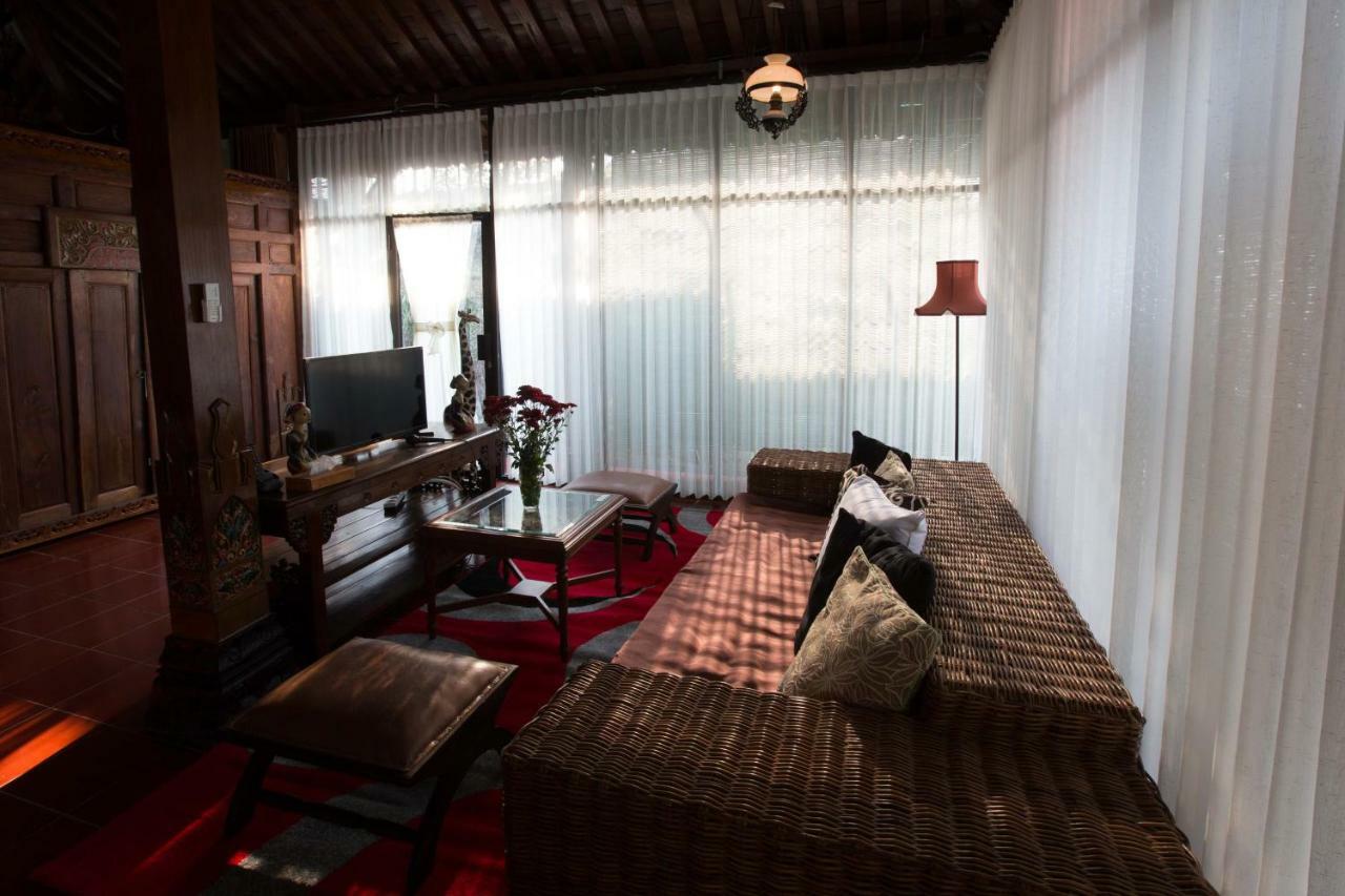 Joglo Yudhistira Villa Sleman  Kültér fotó